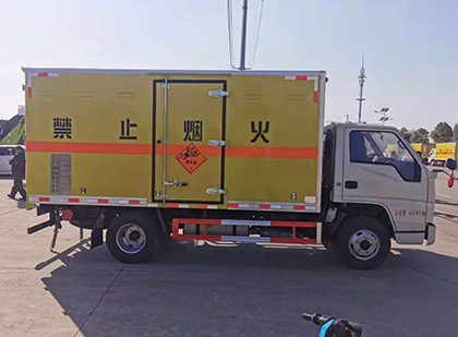 龙门爆破器材运输车