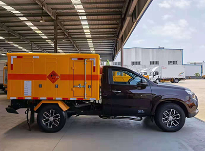 龙门爆破器材运输车